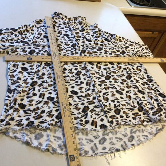 Show Me Your Mumu Marcella Oversized Button Up Shirt XXL Cheetah Print Raw Hem - Picture 7 of 12
